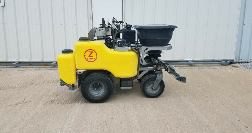 Spray Cart for Treating Lawn - Green Lawn
